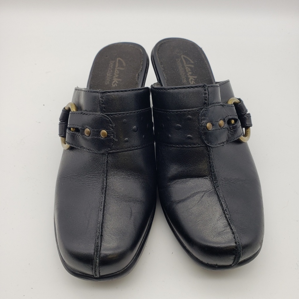 Clark Bendables clogs with gold ring